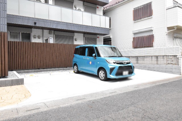 ��ʌ��z�J�s�k�z�J�S���ڂ̃}���V�����̒��ԏ�