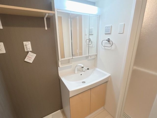 ��ʌ��������܎s����厚�����y�̃A�p�[�g�̐��ʏ�