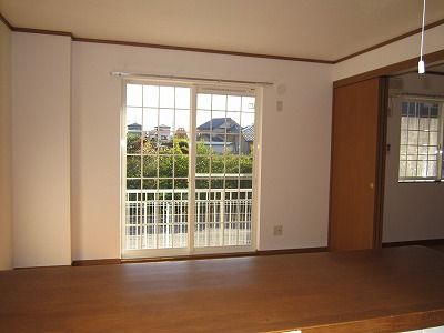 ��ʌ�����s���ԂP���ڂ̃A�p�[�g�̋��ԁE���r���O