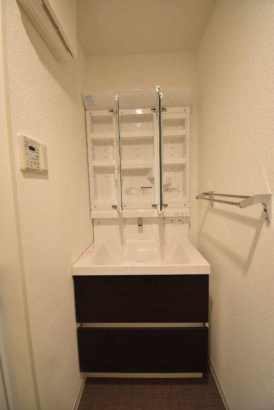 ��ʌ��������܎s��{��听���R���ڂ̃}���V�����̐��ʏ�