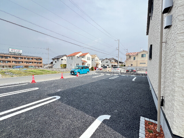 ��ʌ��z�J�s���C�N�^�E���Q���ڂ̃A�p�[�g�̒��ԏ�