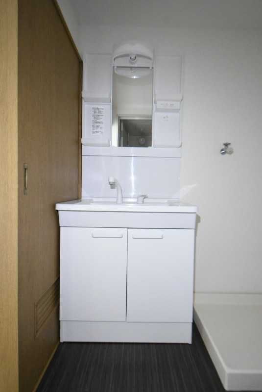 ��ʌ�����s��c�{�̃}���V�����̐��ʏ�