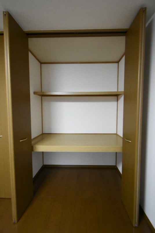 ��ʌ�����s�厚���˂̃A�p�[�g�̎��[