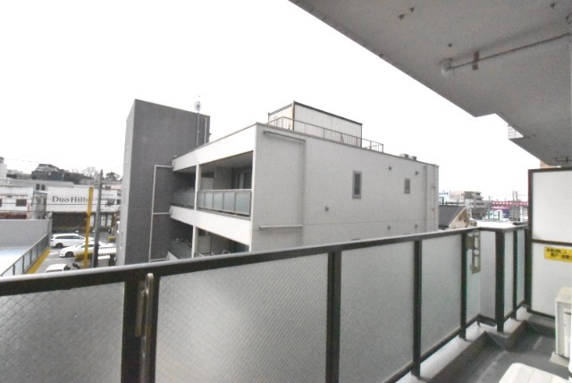 ��ʌ�����s������R���ڂ̃}���V�����̃o���R�j�[