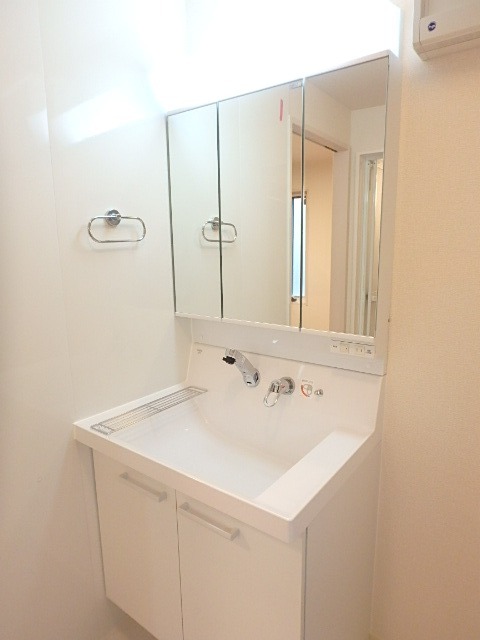 ��ʌ��������܎s�k��y�C���Q���ڂ̃A�p�[�g�̐��ʏ�