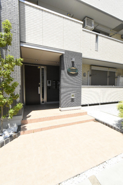 ��ʌ��������܎s�k��y�C���Q���ڂ̃A�p�[�g�̃G���g�����X