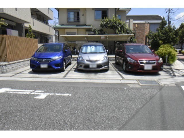 ��ʌ��������܎s�k��y�C���Q���ڂ̃A�p�[�g�̒��ԏ�