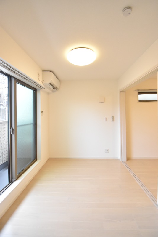 ��ʌ������s����P���ڂ̃A�p�[�g�̋����E���r���O