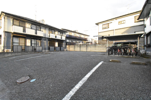 ��ʌ�����s�厚�����̃A�p�[�g�̒��ԏ�