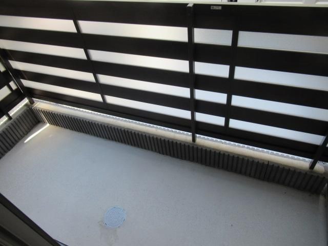 ��ʌ�����s�����P���ڂ̃A�p�[�g�̃o���R�j�[