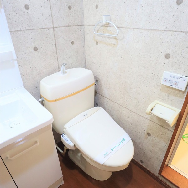 ��ʌ�����s�����J�{���R���ڂ̃A�p�[�g�̃g�C��