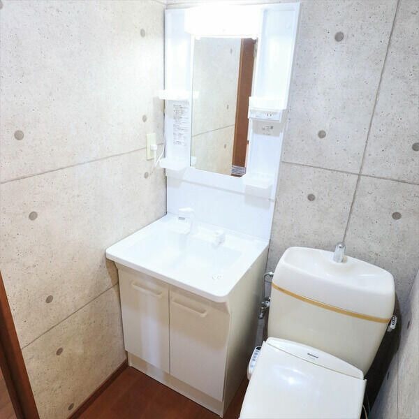 ��ʌ�����s�����J�{���R���ڂ̃A�p�[�g�̐��ʏ�