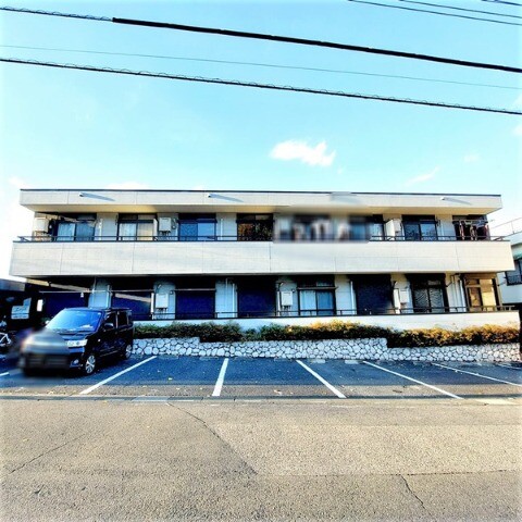 ��ʌ�����s�����J�{���R���ڂ̃A�p�[�g�̒��ԏ�