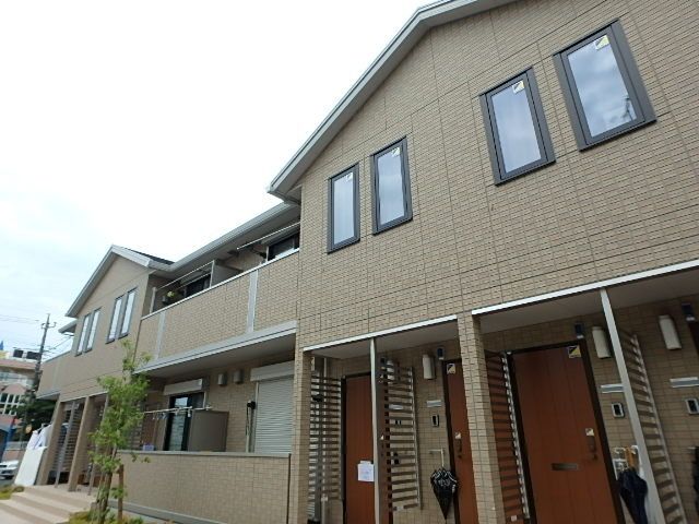 ��ʌ��������܎s������厚�쒆��576-1�̃A�p�[�g�̌����O��