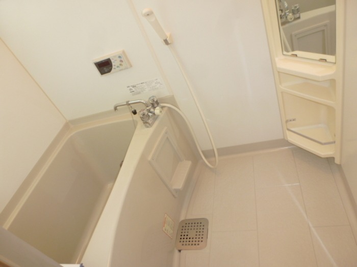 ��ʌ�����s���ԂR���ڂ̃A�p�[�g�̃o�X