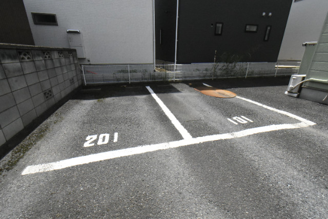 ��ʌ������s���v��̃A�p�[�g�̒��ԏ�