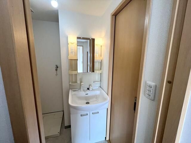 ��ʌ��z�J�s�����̃}���V�����̐��ʏ�