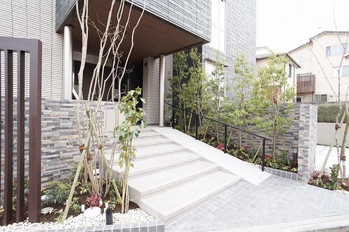 ��ʌ��������܎s�Y�a��j���J�R���ڂ̃}���V�����̃G���g�����X