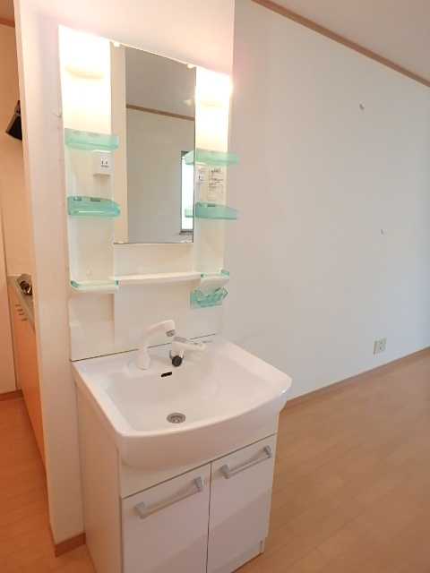 ��ʌ��������܎s��{��V�����Q���ڂ̃A�p�[�g�̐��ʏ�