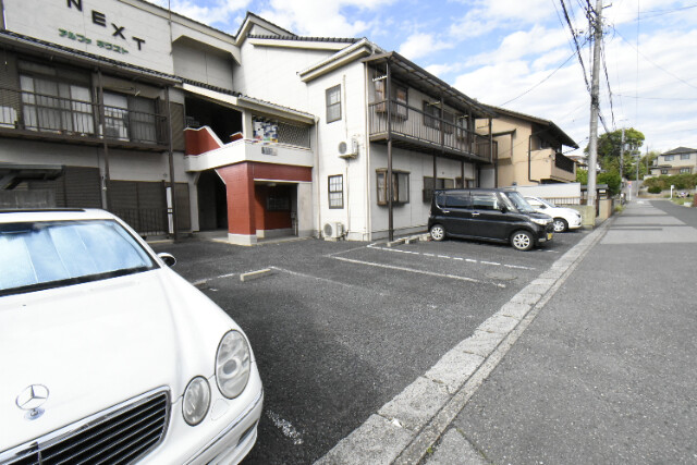 ��ʌ��@�c�s���V�h�U���ڂ̃A�p�[�g�̒��ԏ�