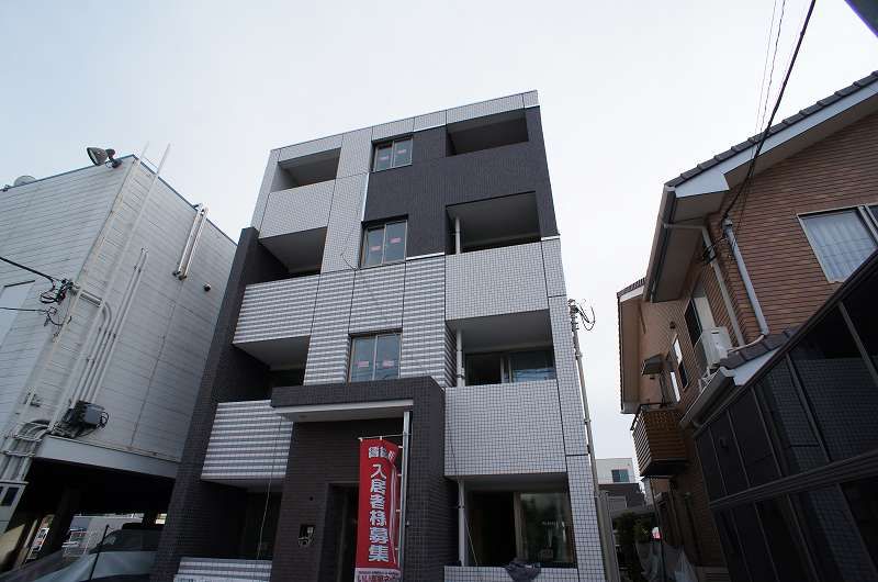 ��ʌ�����s�씵���J�U���ڂ̃}���V�����̌����O��