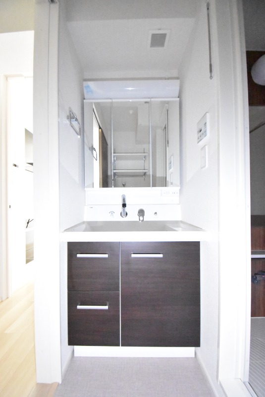 ��ʌ�����s�����U���ڂ̃A�p�[�g�̐��ʏ�