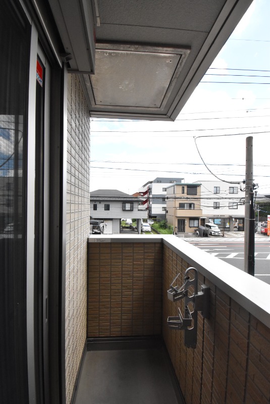 ��ʌ�����s�����P���ڂ̃A�p�[�g�̃o���R�j�[