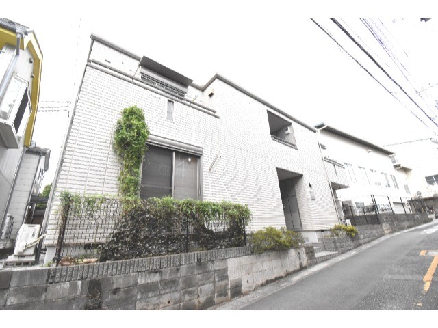 ��ʌ�����s�厚�ԎR�̃}���V�����̌����O��