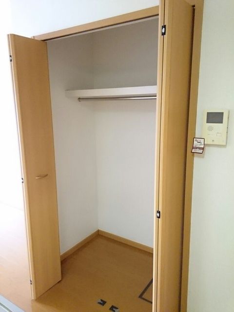 ��ʌ��t�����s�~�c�Q���ڂ̃A�p�[�g�̎��[