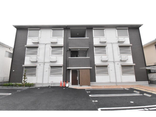 ��ʌ��z�J�s���z�J�P���ڂ̃A�p�[�g�̒��ԏ�