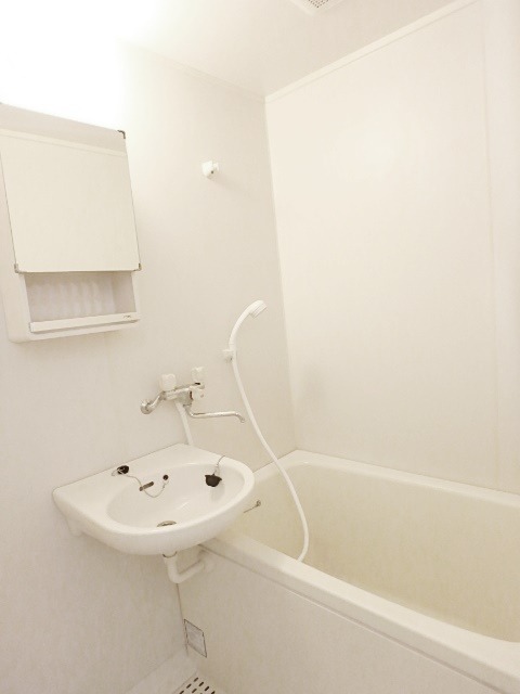 ��ʌ��������܎s����厚���V�n�̃A�p�[�g�̃o�X