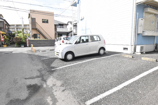 ��ʌ��������܎s����厚���V�n�̃A�p�[�g�̒��ԏ�