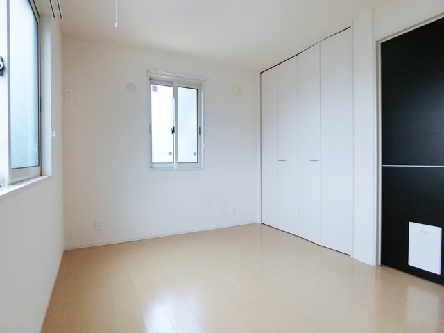 ��ʌ������s�V�����V���ڂ̃A�p�[�g�̂��̑������E�X�y�[�X