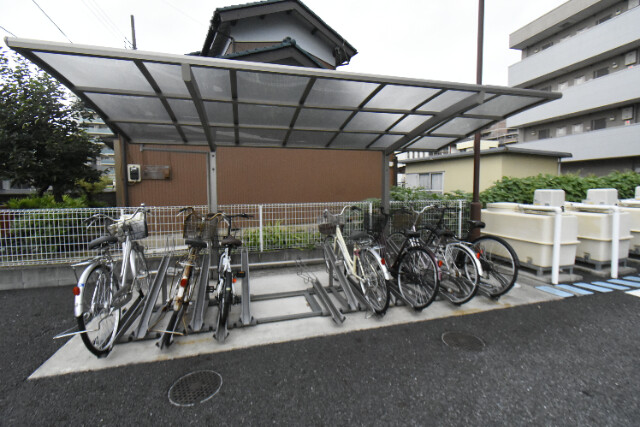 ��ʌ������s�V�����V���ڂ̃A�p�[�g�̎���