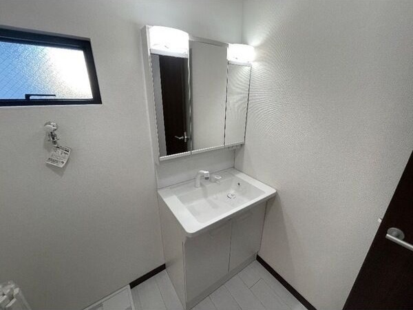 ��ʌ�����s�씵���J�Q���ڂ̃A�p�[�g�̐��ʏ�