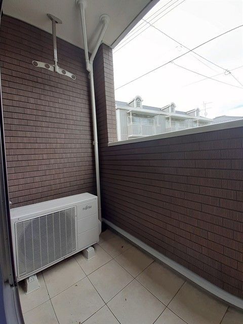 ��ʌ��������܎s�k����i���Q���ڂ̃A�p�[�g�̃o���R�j�[