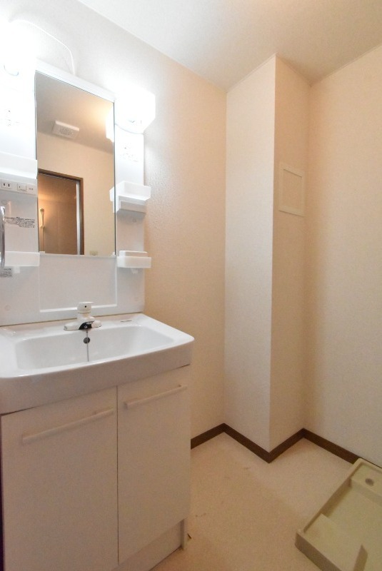 ��ʌ��z�J�s�ԎR���P���ڂ̃}���V�����̐��ʏ�