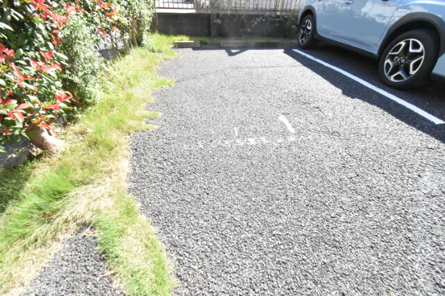 ��ʌ��z�J�s�ԎR���P���ڂ̃}���V�����̒��ԏ�