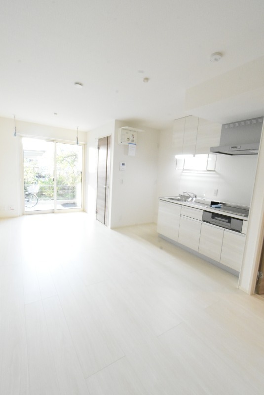 ��ʌ��������܎s�k��{�����P���ڂ̃A�p�[�g�̋����E���r���O