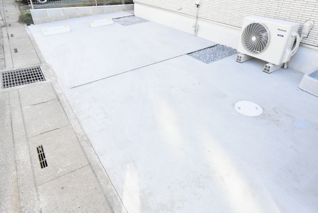 ��ʌ��������܎s�k��{�����P���ڂ̃A�p�[�g�̒��ԏ�