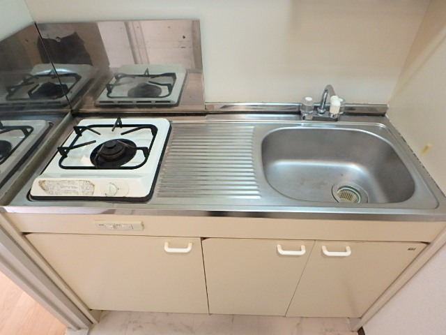 ��ʌ��������܎s��{��y�蒬�R���ڂ̃}���V�����̃L�b�`��