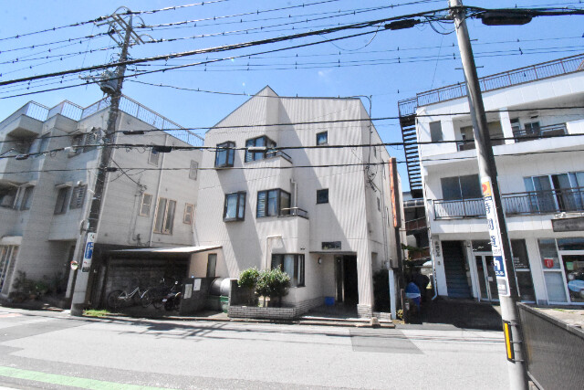 ��ʌ��������܎s��{��y�蒬�R���ڂ̃}���V�����̌����O��