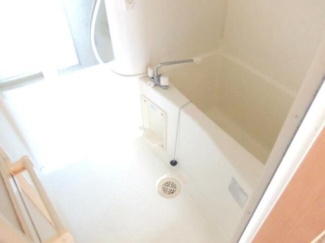 ��ʌ�����s�{���T���ڂ̃A�p�[�g�̃o�X