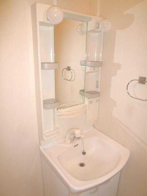 ��ʌ��z�J�s��z�J�R���ڂ̃A�p�[�g�̐��ʏ�