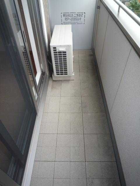 ��ʌ��z�J�s��z�J�R���ڂ̃A�p�[�g�̃o���R�j�[