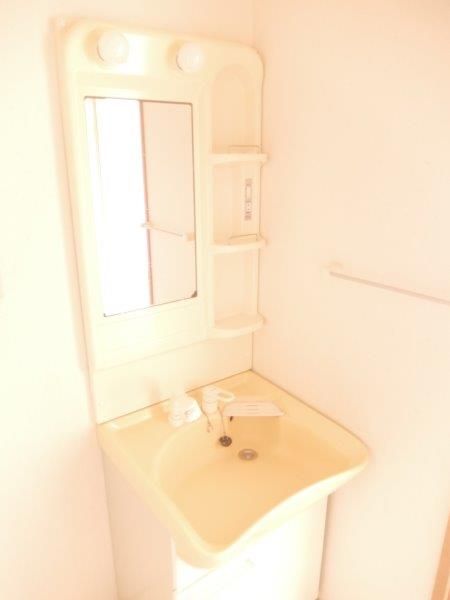 ��ʌ�����s�{���T���ڂ̃A�p�[�g�̐��ʏ�