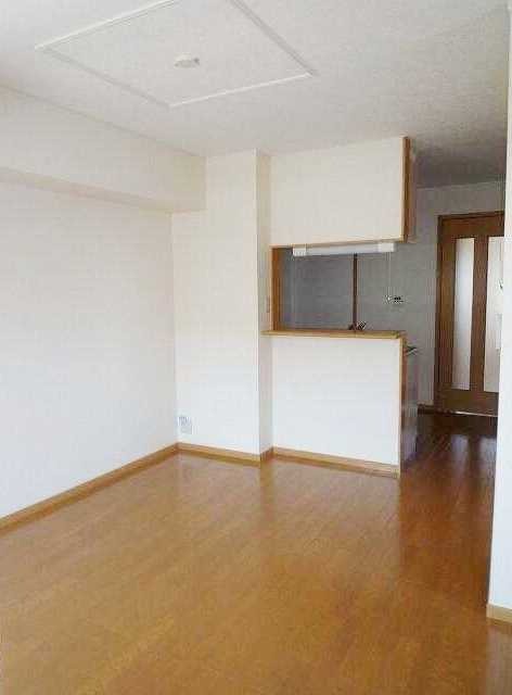 ��ʌ��k�����S�ɓޒ��w���S���ڂ̃A�p�[�g�̋��ԁE���r���O