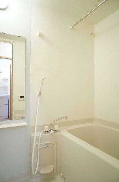 ��ʌ��k�����S�ɓޒ��w���S���ڂ̃A�p�[�g�̃o�X