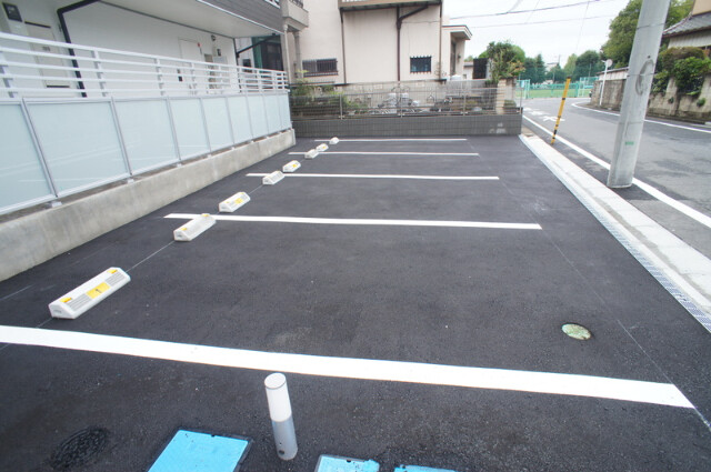 ��ʌ�����s�����S���ڂ̃}���V�����̒��ԏ�