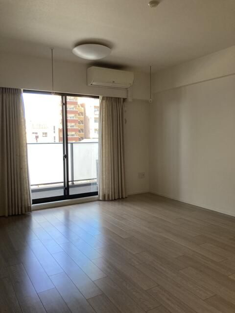 ��ʌ��z�J�s���C�N�^�E���W���ڂ̃}���V�����̋��ԁE���r���O